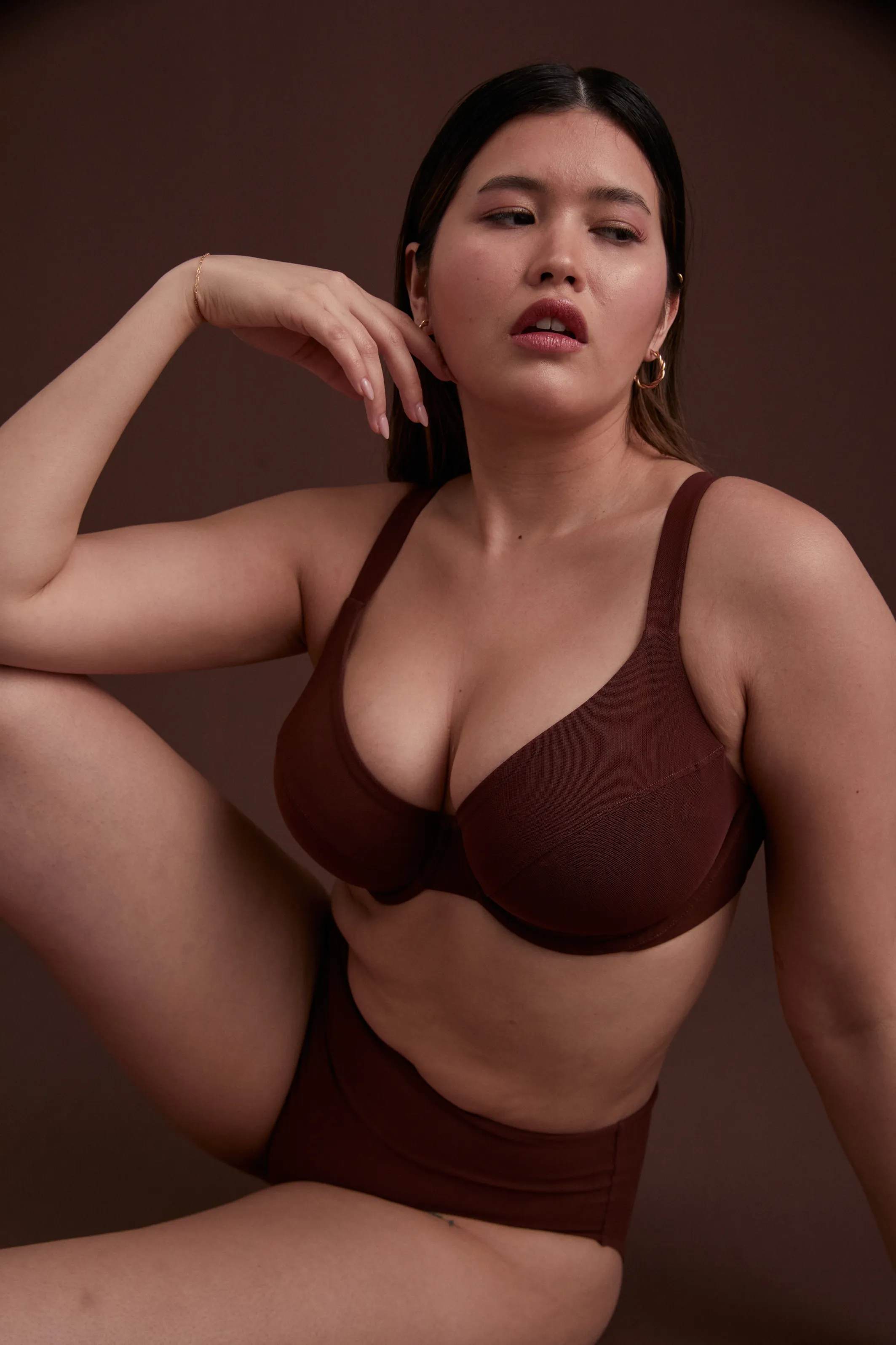 BUSTY BASICS PLUNGE BRA - CLOVE